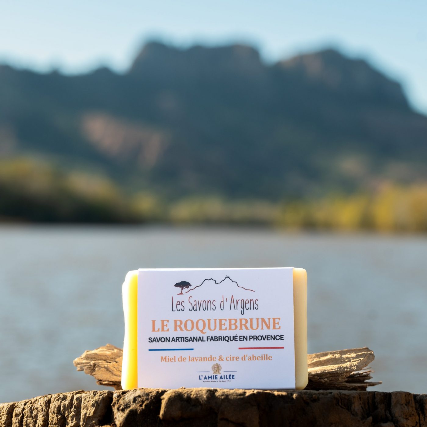 Savon "Le Roquebrune" devant le rocher de Roquebrune